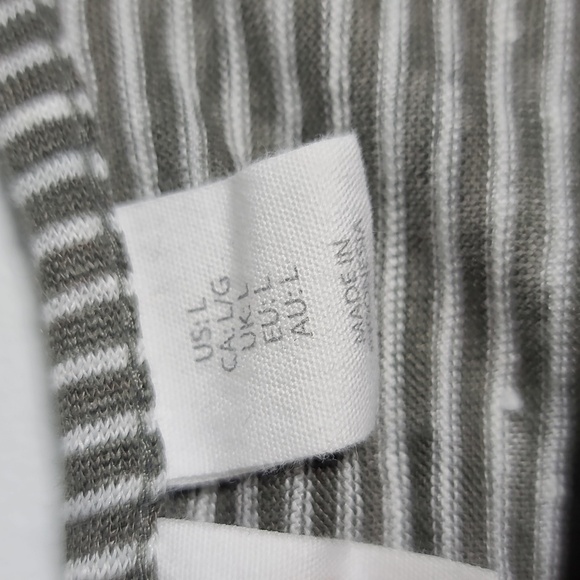 C & C CALIFORNIA Striped Gray and White 100% Linen Top Size Large - Picture 3 of 13